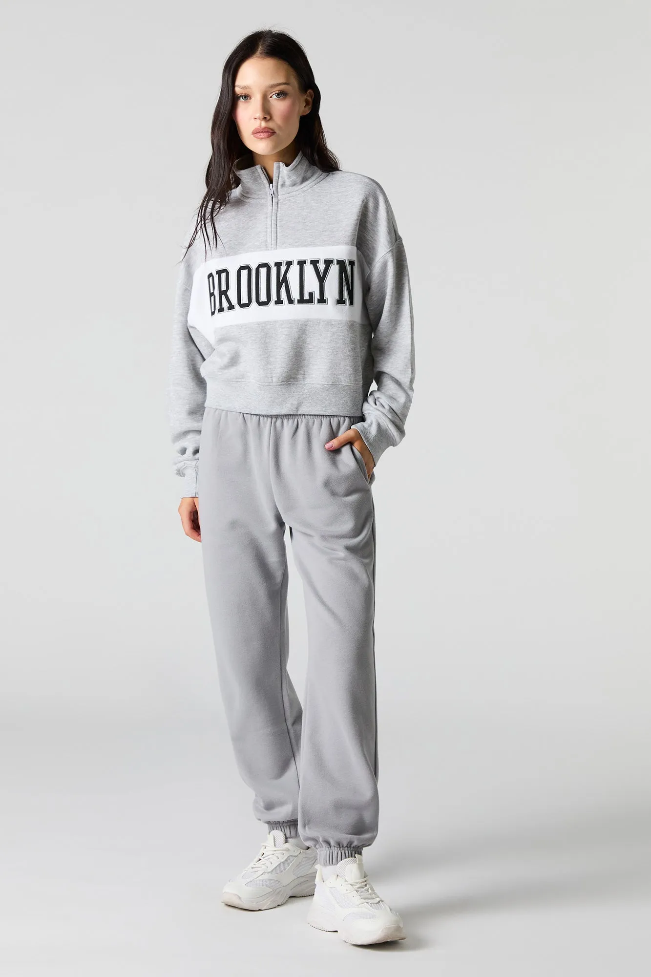 Chandail en molleton à glissière un quart et broderie City Twill